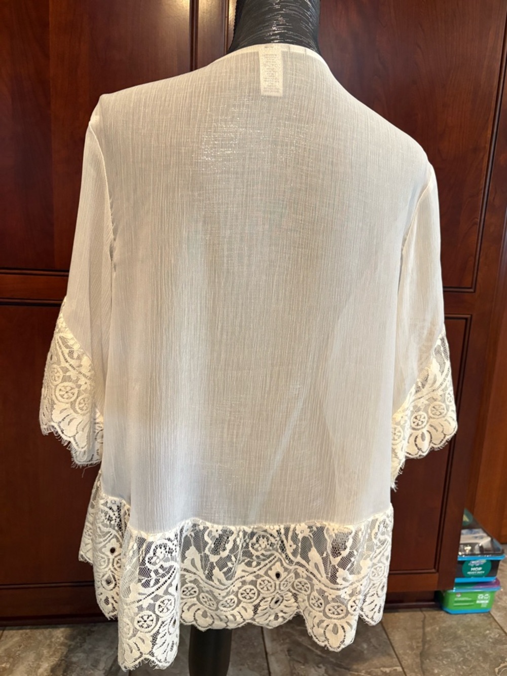Buckle White Lace Trim Kimono - Picture 3 of 4